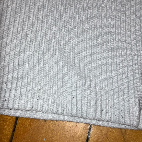 Crossed sleeve crop top - Picture 7 of 7